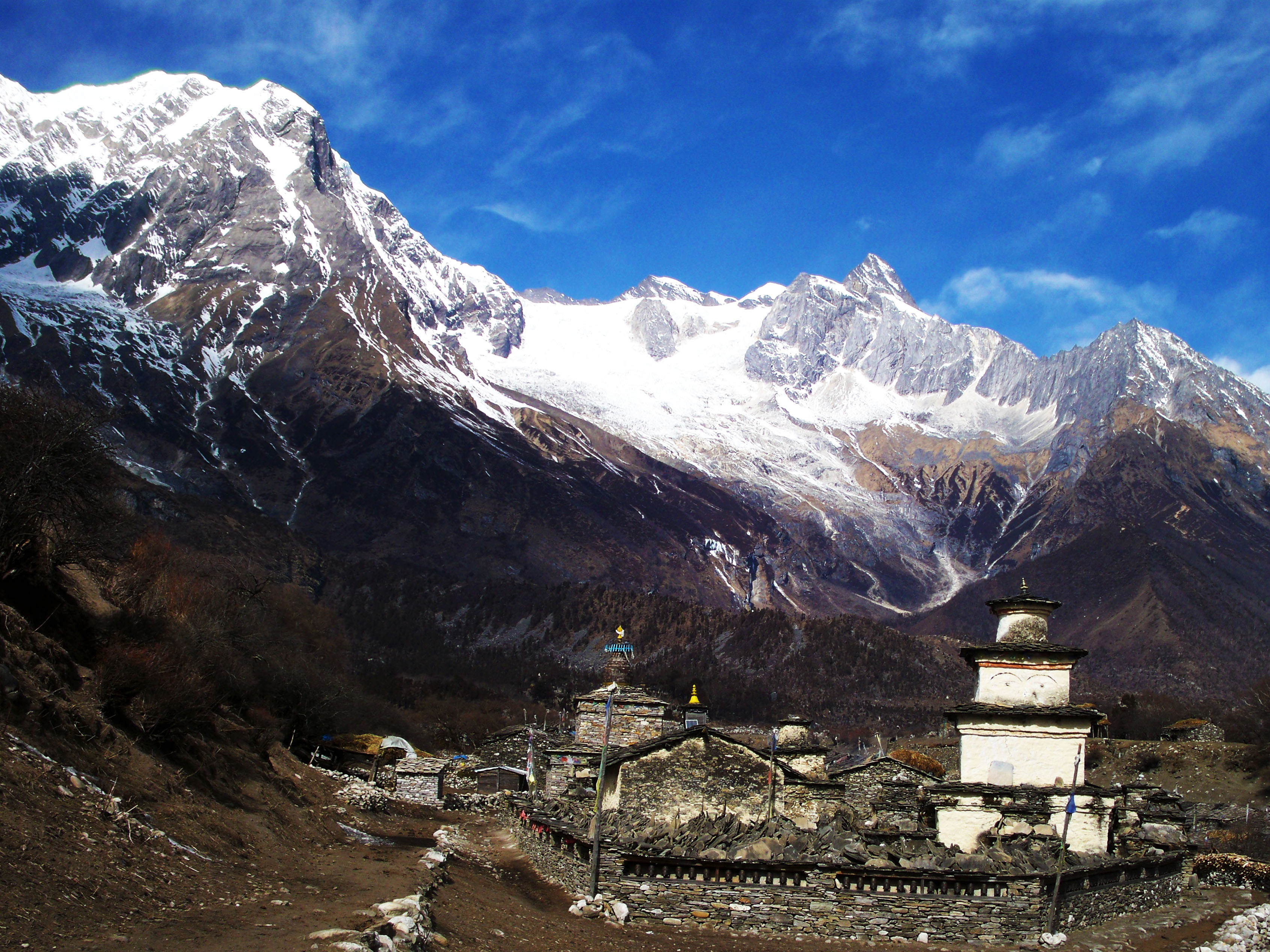 MANASLU CIRCUIT TREK